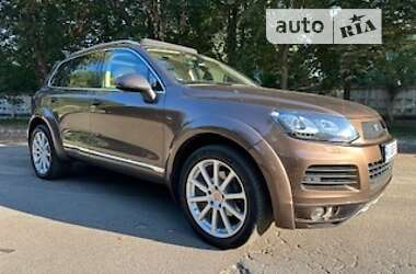 Позашляховик / Кросовер Volkswagen Touareg 2011 в Бучі