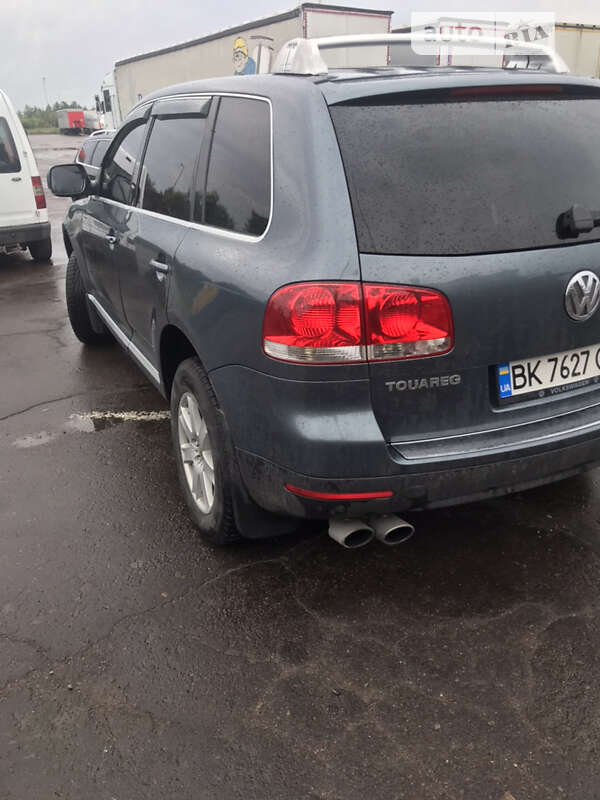 Внедорожник / Кроссовер Volkswagen Touareg 2004 в Сарнах