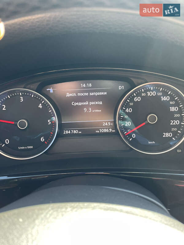 Внедорожник / Кроссовер Volkswagen Touareg 2012 в Конотопе