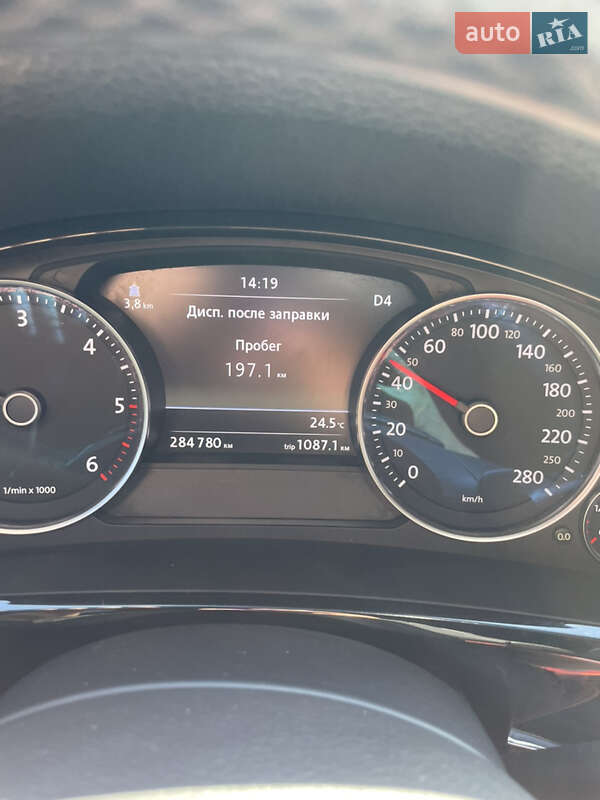 Внедорожник / Кроссовер Volkswagen Touareg 2012 в Конотопе