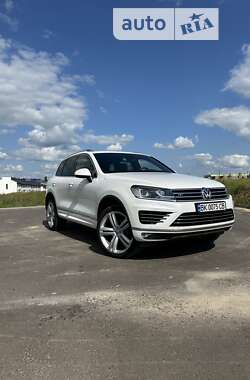 Внедорожник / Кроссовер Volkswagen Touareg 2015 в Ровно