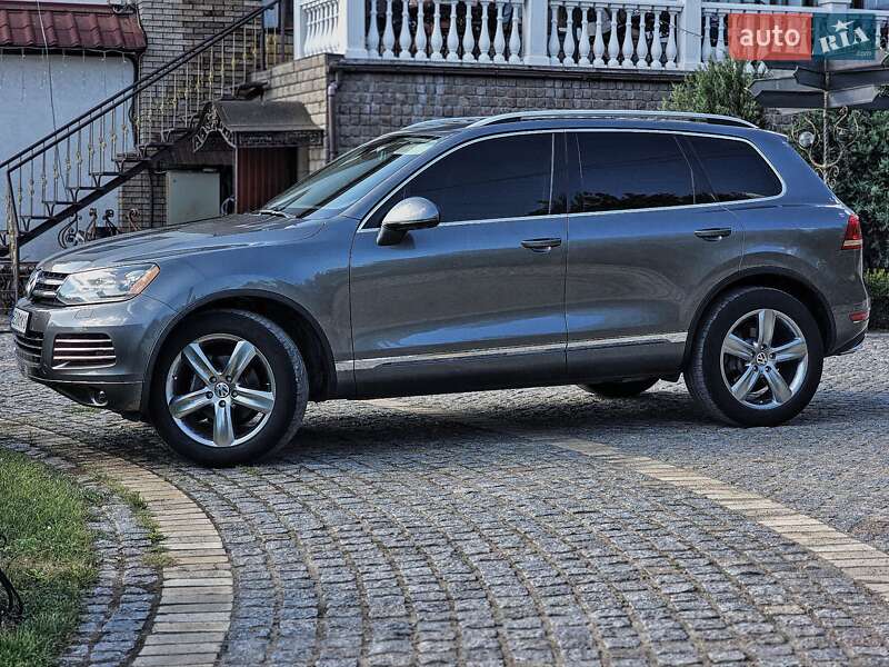 Позашляховик / Кросовер Volkswagen Touareg 2011 в Первомайську