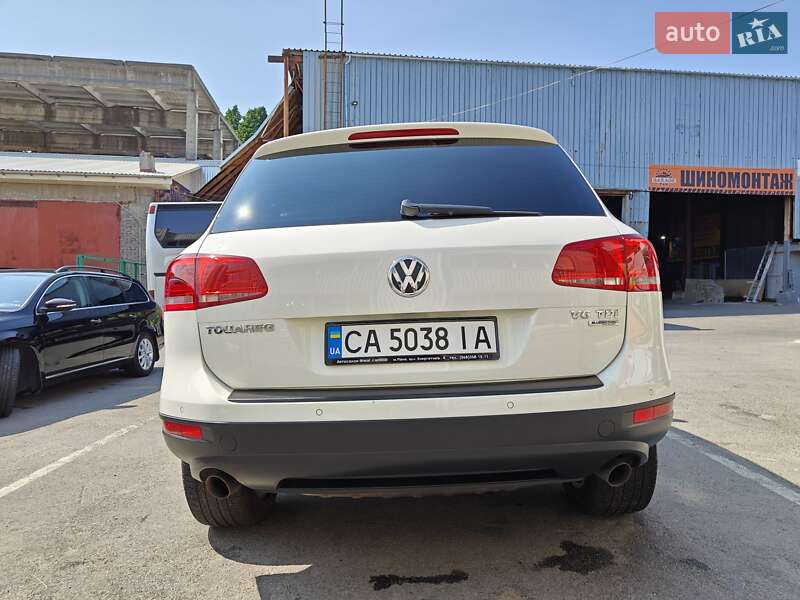 Внедорожник / Кроссовер Volkswagen Touareg 2011 в Умани