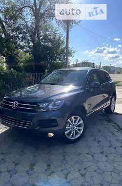 Внедорожник / Кроссовер Volkswagen Touareg 2012 в Харькове