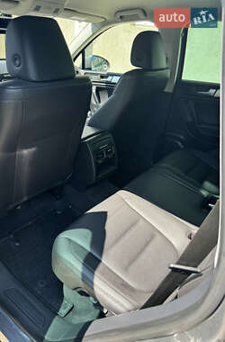 Внедорожник / Кроссовер Volkswagen Touareg 2013 в 