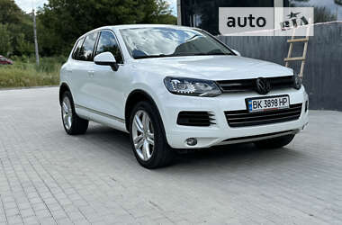 Внедорожник / Кроссовер Volkswagen Touareg 2012 в Ровно