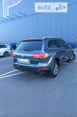 Внедорожник / Кроссовер Volkswagen Touareg 2013 в Львове