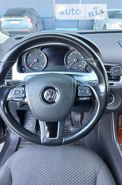 Внедорожник / Кроссовер Volkswagen Touareg 2013 в Львове