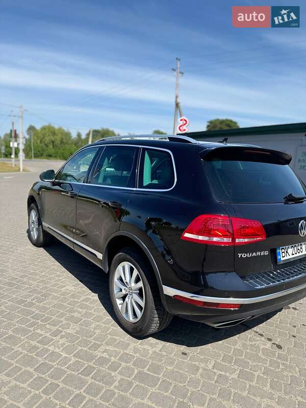 Позашляховик / Кросовер Volkswagen Touareg 2015 в Львові