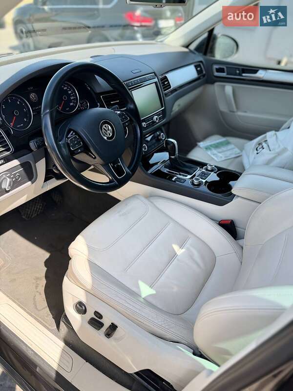 Позашляховик / Кросовер Volkswagen Touareg 2015 в Львові