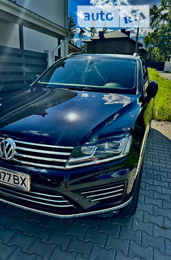 Позашляховик / Кросовер Volkswagen Touareg 2014 в Києві