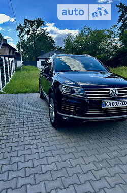 Позашляховик / Кросовер Volkswagen Touareg 2014 в Києві