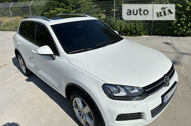 Внедорожник / Кроссовер Volkswagen Touareg 2013 в Николаеве