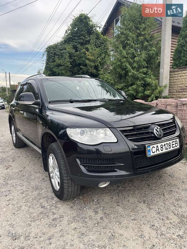 Внедорожник / Кроссовер Volkswagen Touareg 2010 в Умани