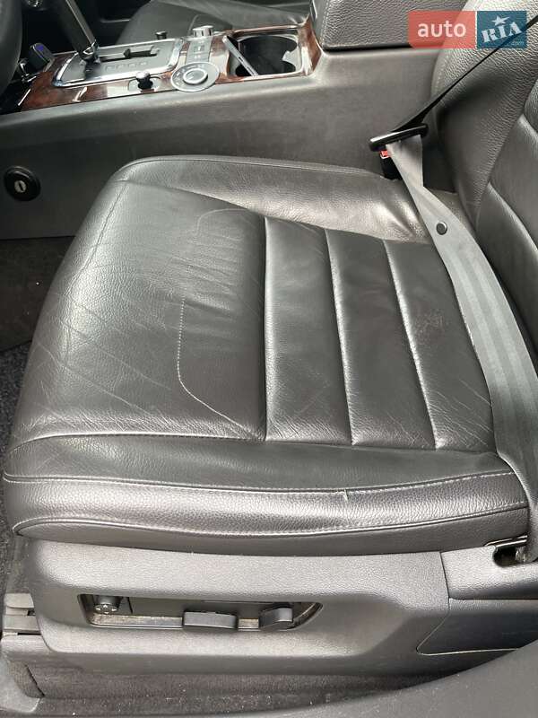Внедорожник / Кроссовер Volkswagen Touareg 2010 в Умани