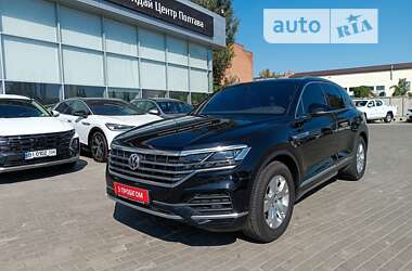 Позашляховик / Кросовер Volkswagen Touareg 2018 в Полтаві