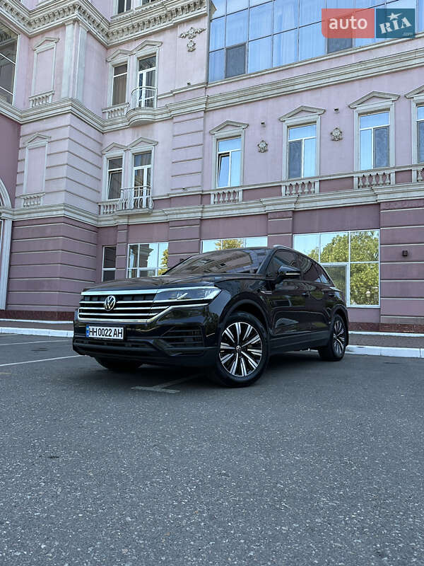 Позашляховик / Кросовер Volkswagen Touareg 2020 в Одесі