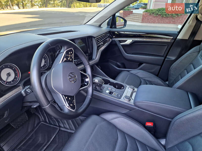 Позашляховик / Кросовер Volkswagen Touareg 2020 в Одесі