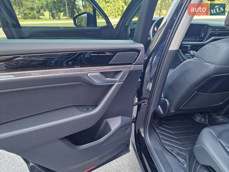 Позашляховик / Кросовер Volkswagen Touareg 2020 в Одесі