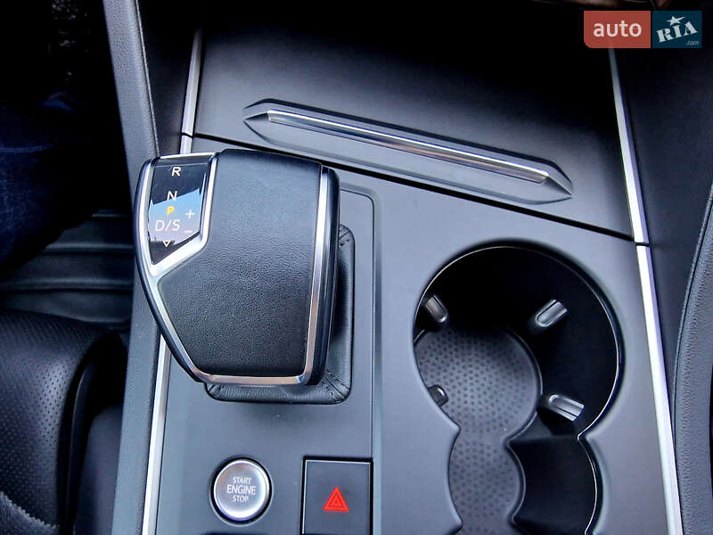 Позашляховик / Кросовер Volkswagen Touareg 2020 в Одесі
