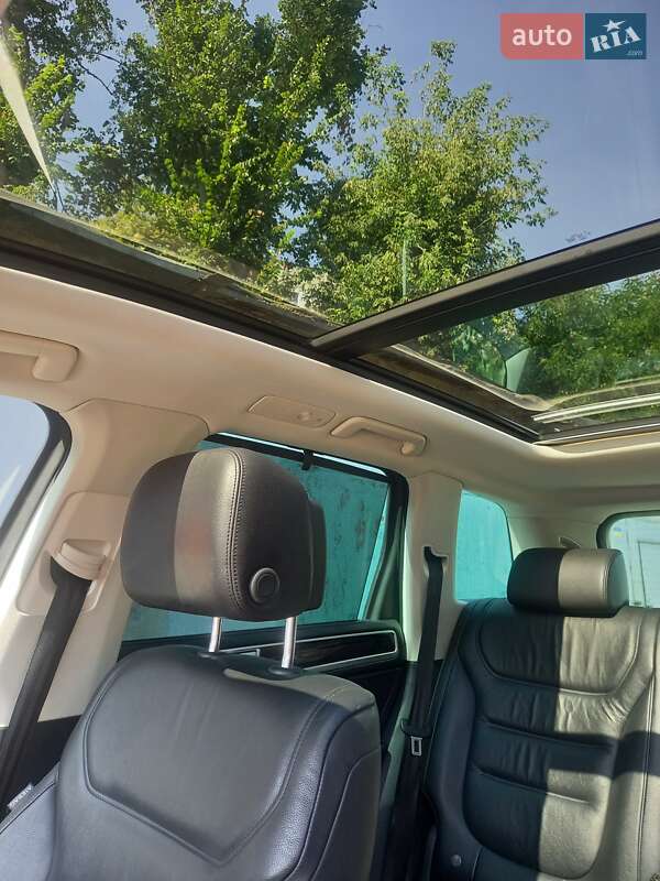 Позашляховик / Кросовер Volkswagen Touareg 2014 в Черкасах