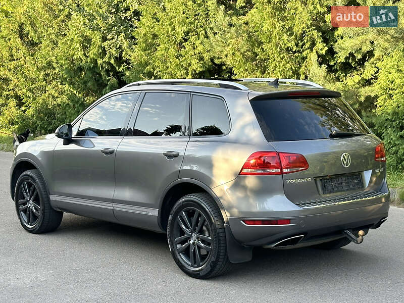 Внедорожник / Кроссовер Volkswagen Touareg 2011 в Ровно
