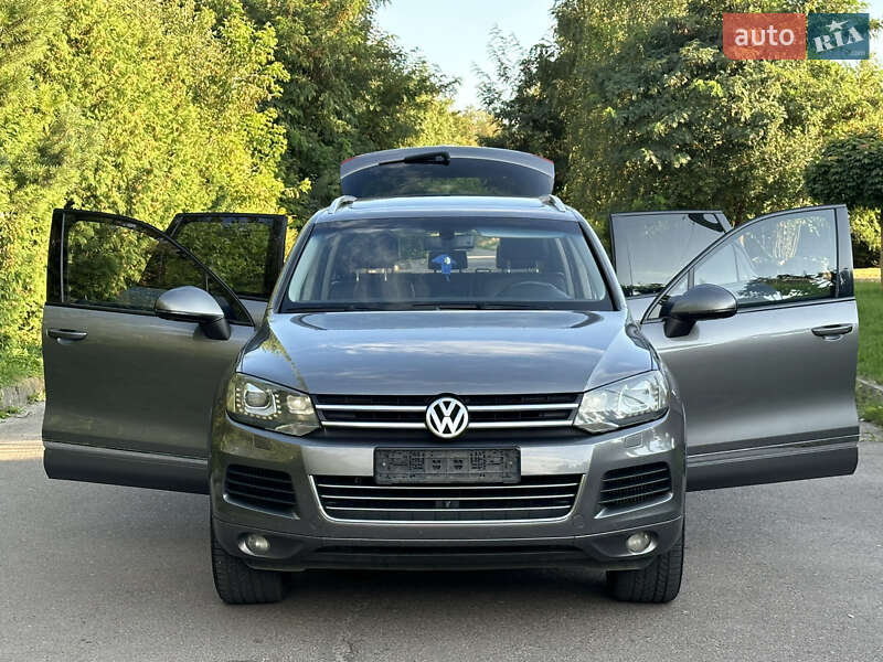 Внедорожник / Кроссовер Volkswagen Touareg 2011 в Ровно