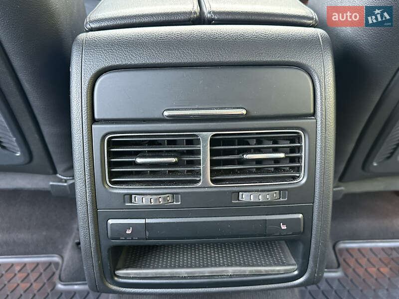 Внедорожник / Кроссовер Volkswagen Touareg 2011 в Ровно