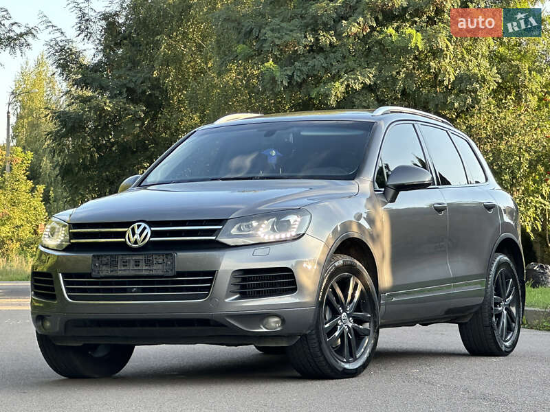 Внедорожник / Кроссовер Volkswagen Touareg 2011 в Ровно