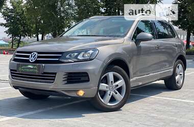 Внедорожник / Кроссовер Volkswagen Touareg 2013 в Киеве