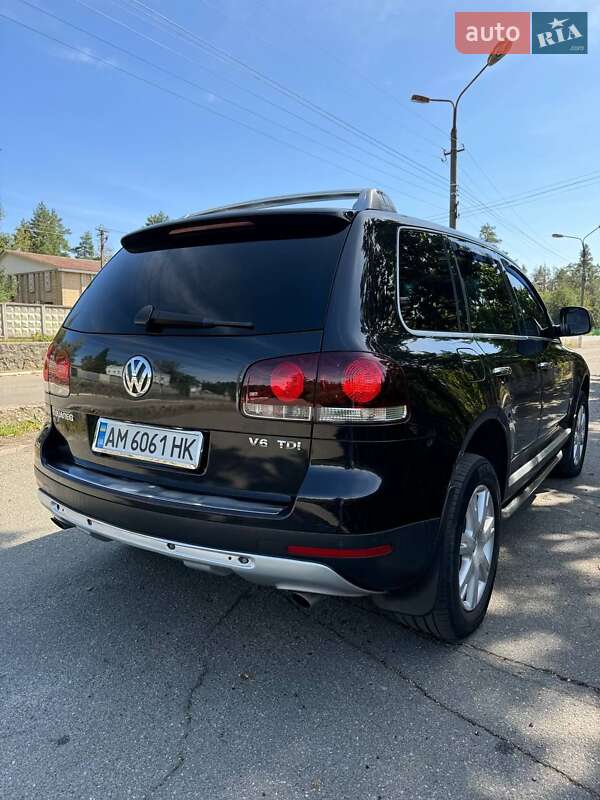 Внедорожник / Кроссовер Volkswagen Touareg 2007 в Малине