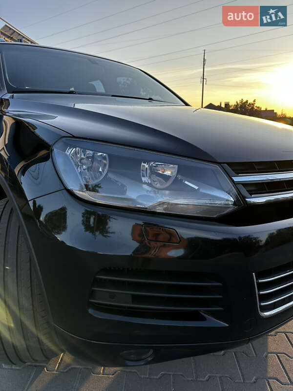 Внедорожник / Кроссовер Volkswagen Touareg 2012 в Хмельницком