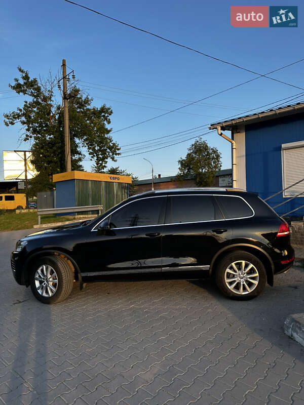 Внедорожник / Кроссовер Volkswagen Touareg 2012 в Хмельницком