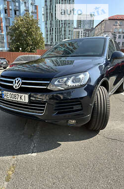 Внедорожник / Кроссовер Volkswagen Touareg 2013 в Киеве