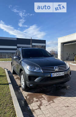 Внедорожник / Кроссовер Volkswagen Touareg 2015 в Калуше