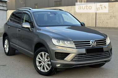 Внедорожник / Кроссовер Volkswagen Touareg 2016 в 