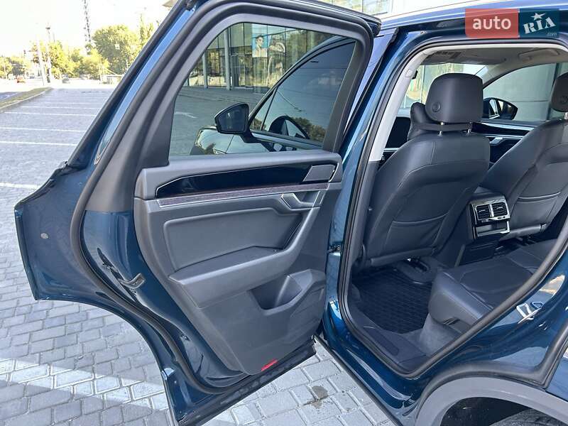 Внедорожник / Кроссовер Volkswagen Touareg 2018 в Днепре фото 15 Внедорожник / Кроссовер Volkswagen Touareg 2018 в Днепре
