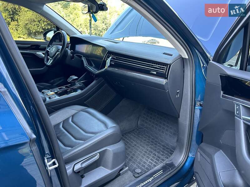 Внедорожник / Кроссовер Volkswagen Touareg 2018 в Днепре фото 14 Внедорожник / Кроссовер Volkswagen Touareg 2018 в Днепре