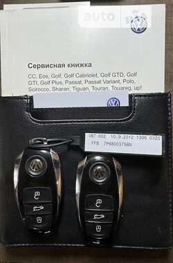 Внедорожник / Кроссовер Volkswagen Touareg 2012 в Киеве