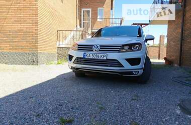 Внедорожник / Кроссовер Volkswagen Touareg 2014 в Киеве