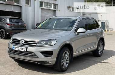 Позашляховик / Кросовер Volkswagen Touareg 2015 в Запоріжжі