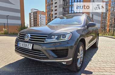 Внедорожник / Кроссовер Volkswagen Touareg 2015 в Тернополе