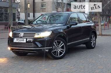 Внедорожник / Кроссовер Volkswagen Touareg 2015 в Одессе