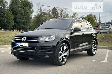 Внедорожник / Кроссовер Volkswagen Touareg 2012 в Киеве