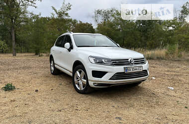 Внедорожник / Кроссовер Volkswagen Touareg 2015 в Кропивницком