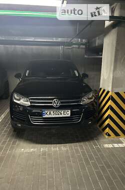 Внедорожник / Кроссовер Volkswagen Touareg 2012 в Киеве