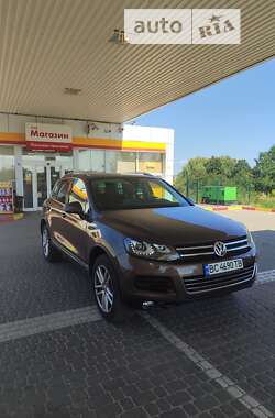 Внедорожник / Кроссовер Volkswagen Touareg 2012 в Львове