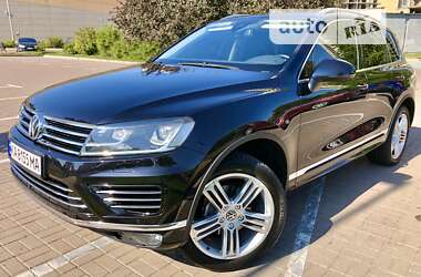 Внедорожник / Кроссовер Volkswagen Touareg 2015 в Киеве