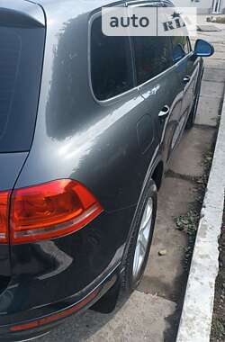 Внедорожник / Кроссовер Volkswagen Touareg 2011 в 