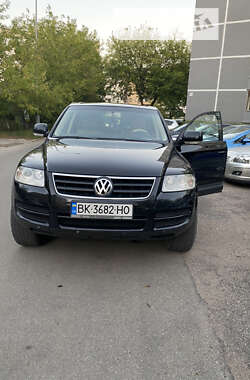 Внедорожник / Кроссовер Volkswagen Touareg 2004 в Дубровице